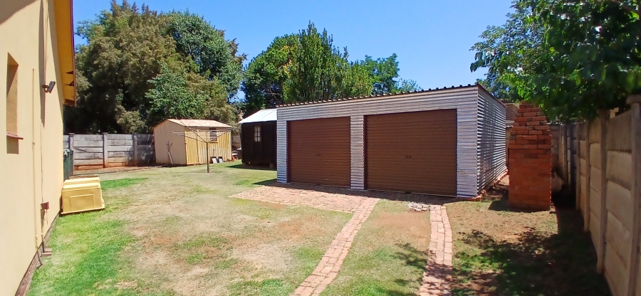 4 Bedroom Property for Sale in Uitsig Free State